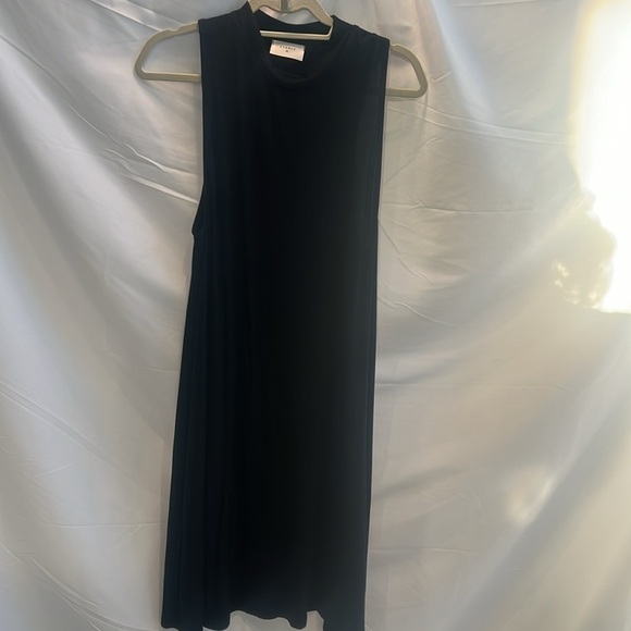 Everly Sleeveless Shift Dress - Picture 2 of 4